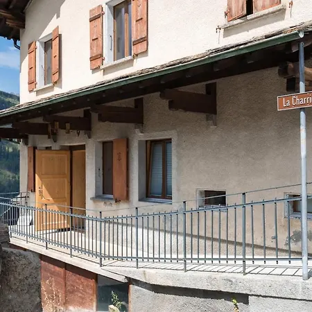 Maison Du Village Hostel Liddes