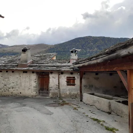 Maison Du Village 旅馆 *